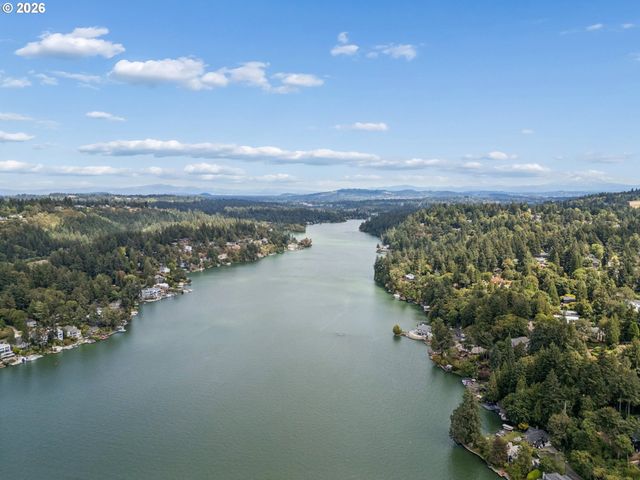 17167 CEDAR Rd, Lake Oswego, OR 97034