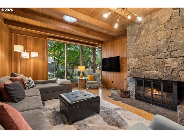 17167 CEDAR Rd, Lake Oswego, OR 97034