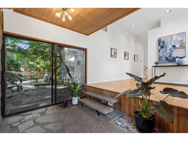 17167 CEDAR Rd, Lake Oswego, OR 97034
