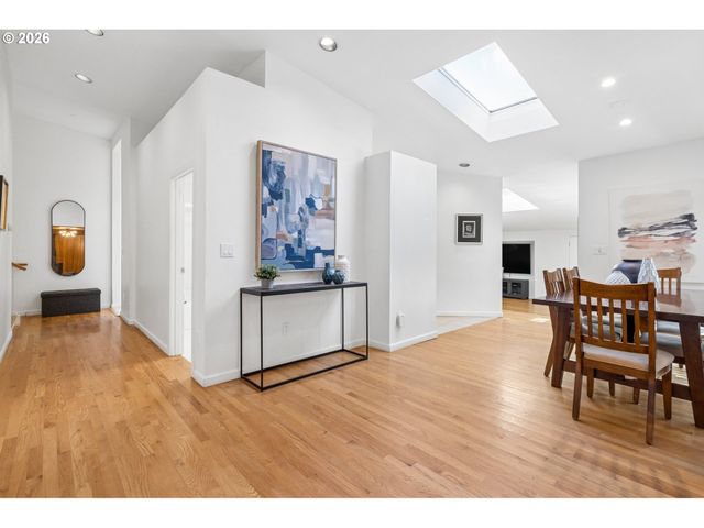 17167 CEDAR Rd, Lake Oswego, OR 97034