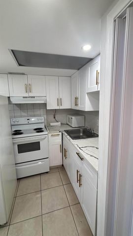 2940 NE 203RD Street C102, Aventura, FL 33180