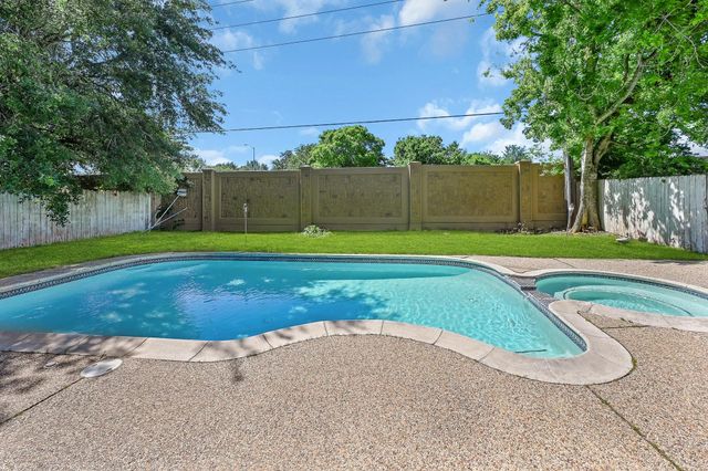 2910 Norwich Street, Pearland, TX 77584