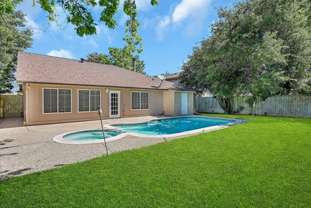 2910 Norwich Street, Pearland, TX 77584