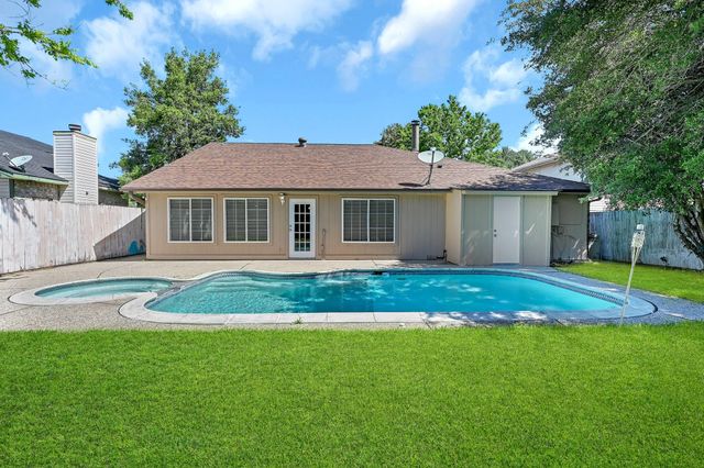 2910 Norwich Street, Pearland, TX 77584