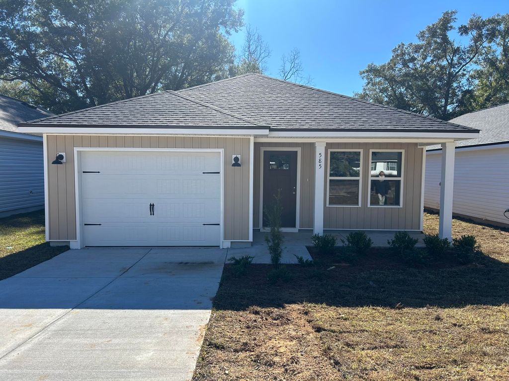 585 Brock Avenue, Crestview, FL 32539