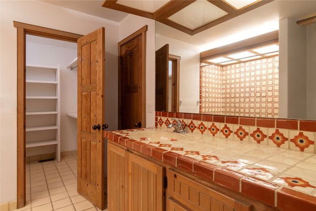 860 Camino Chaco, Santa Fe, NM 87501