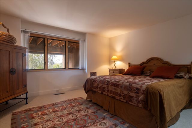 860 Camino Chaco, Santa Fe, NM 87501