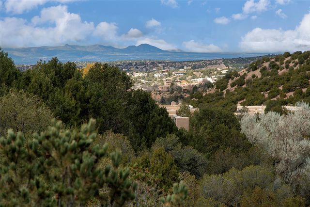 860 Camino Chaco, Santa Fe, NM 87501