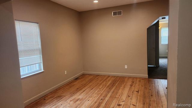 98 Eldredge Street, Mount Clemens, MI 48043