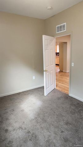 98 Eldredge Street, Mount Clemens, MI 48043