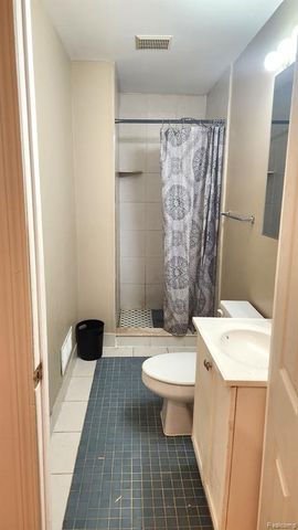 98 Eldredge Street, Mount Clemens, MI 48043