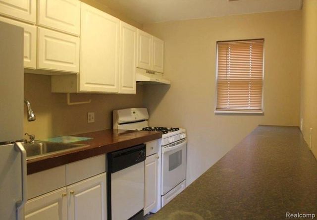 98 Eldredge Street, Mount Clemens, MI 48043