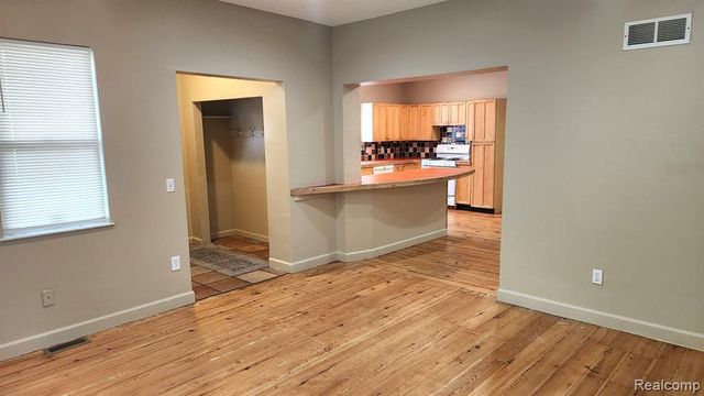 98 Eldredge Street, Mount Clemens, MI 48043