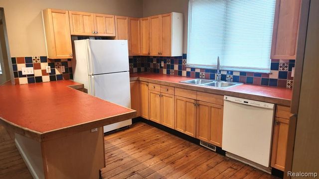 98 Eldredge Street, Mount Clemens, MI 48043