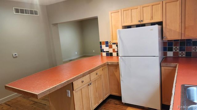 98 Eldredge Street, Mount Clemens, MI 48043