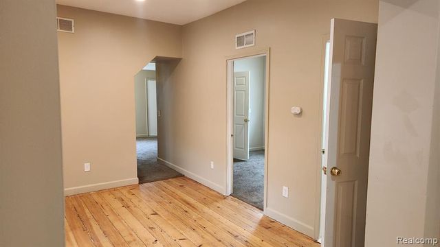 98 Eldredge Street, Mount Clemens, MI 48043