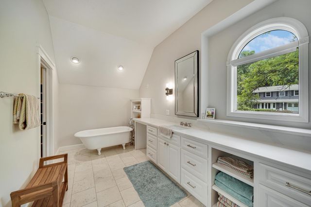 6912 Paiute Drive, Edina, MN 55439