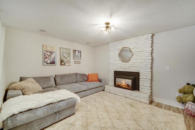 6912 Paiute Drive, Edina, MN 55439