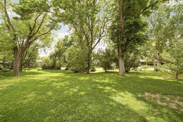 6912 Paiute Drive, Edina, MN 55439