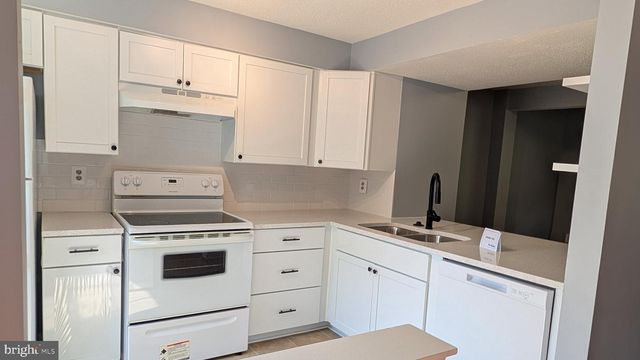 6844 HEATHERWAY CT, Alexandria, VA 22315