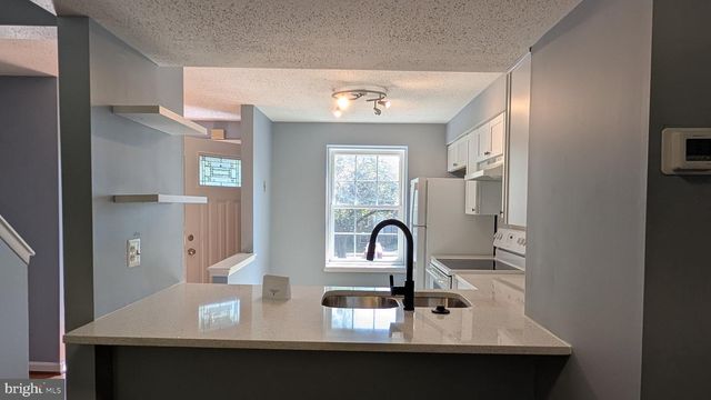 6844 HEATHERWAY CT, Alexandria, VA 22315