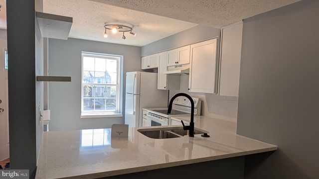 6844 HEATHERWAY CT, Alexandria, VA 22315