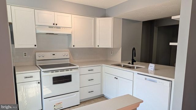 6844 HEATHERWAY CT, Alexandria, VA 22315