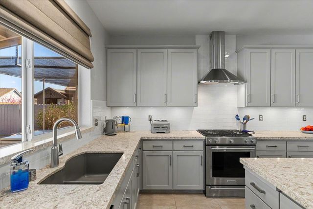 346 S Manley Rd, Ripon, CA 95366