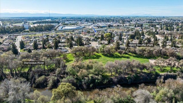 346 S Manley Rd, Ripon, CA 95366