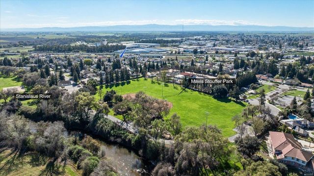 346 S Manley Rd, Ripon, CA 95366