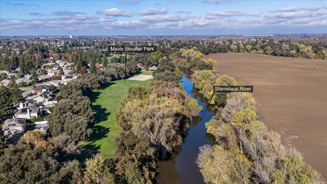 346 S Manley Rd, Ripon, CA 95366