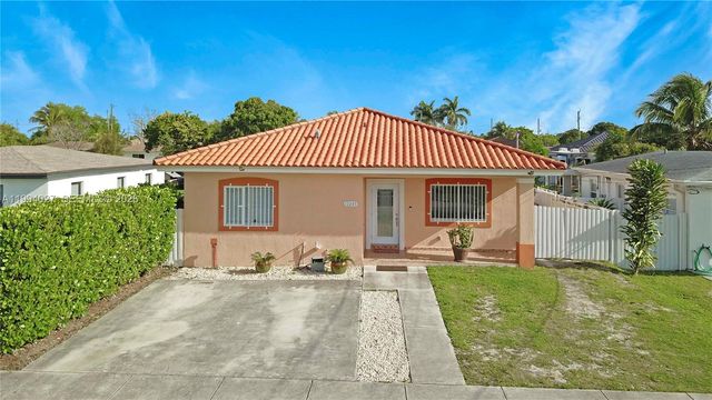 12245 SW 218th St, Miami, FL 33170