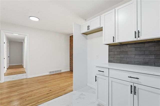 9809 E 82nd Terrace, Raytown, MO 64138