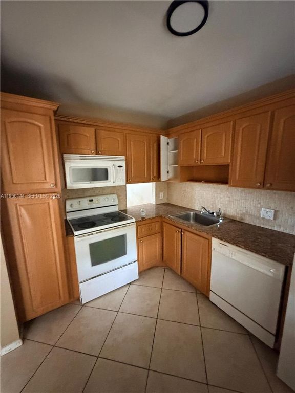 Image 2 of property listing at 4363 Trevi Ct 304, Lake Worth, FL 33467