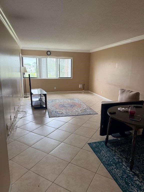 Image 3 of property listing at 4363 Trevi Ct 304, Lake Worth, FL 33467