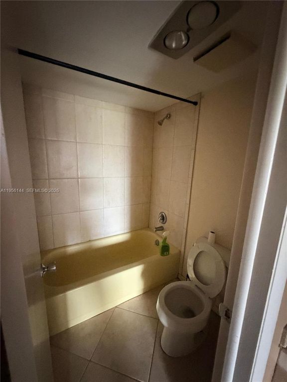 Image 5 of property listing at 4363 Trevi Ct 304, Lake Worth, FL 33467