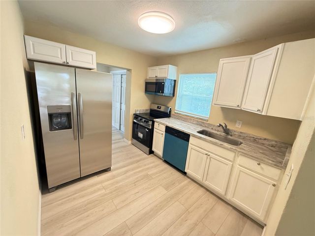 13917 3RD STREET, Dade City, FL 33525