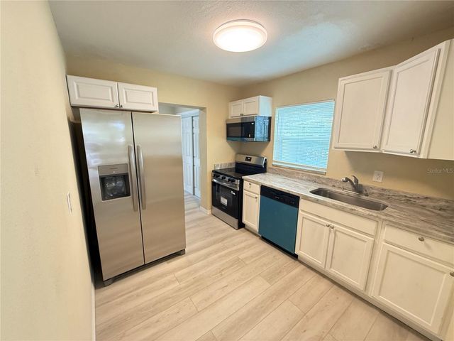 13917 3RD STREET, Dade City, FL 33525