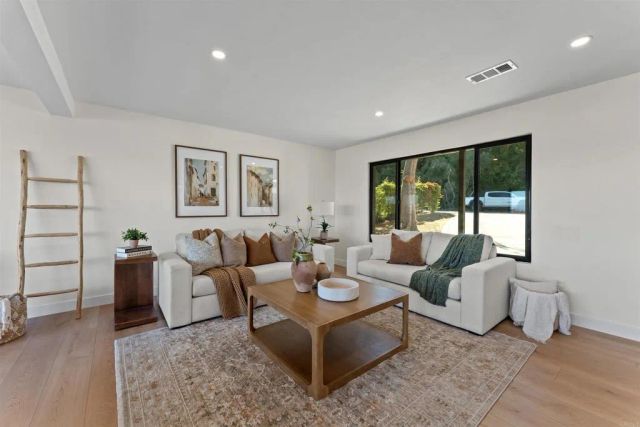 5777 Desert View Dr., La Jolla, CA 92037