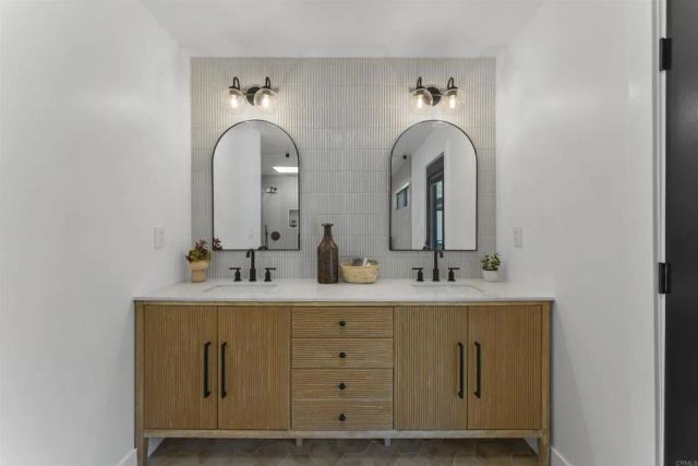 5777 Desert View Dr., La Jolla, CA 92037