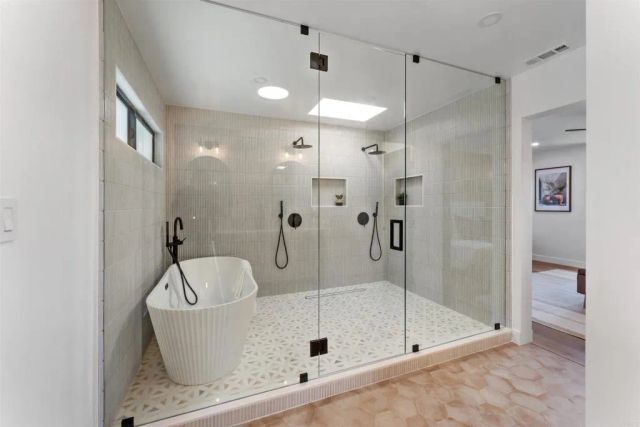 5777 Desert View Dr., La Jolla, CA 92037