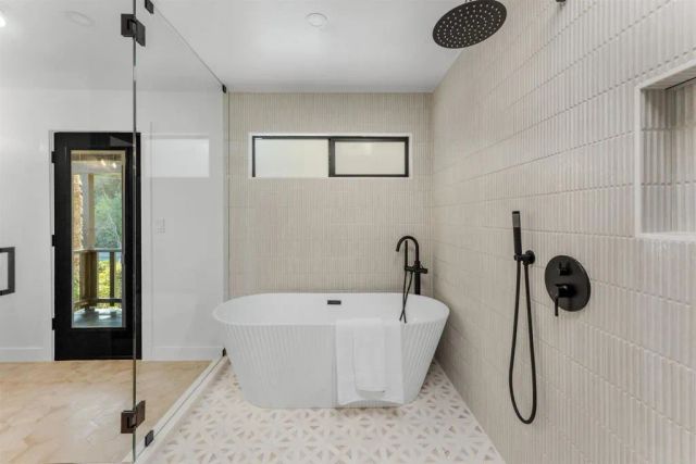 5777 Desert View Dr., La Jolla, CA 92037