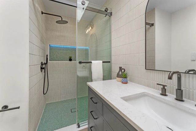 5777 Desert View Dr., La Jolla, CA 92037