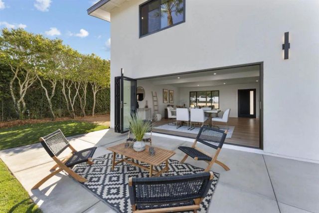 5777 Desert View Dr., La Jolla, CA 92037