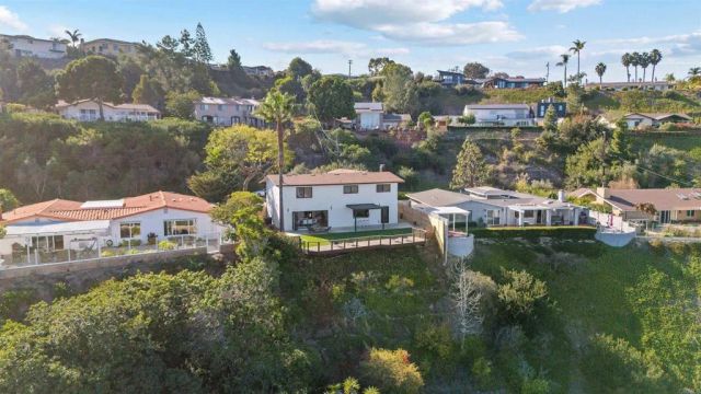 5777 Desert View Dr., La Jolla, CA 92037