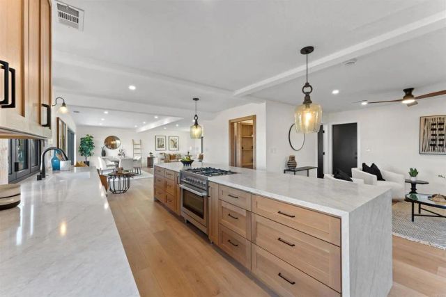 5777 Desert View Dr., La Jolla, CA 92037