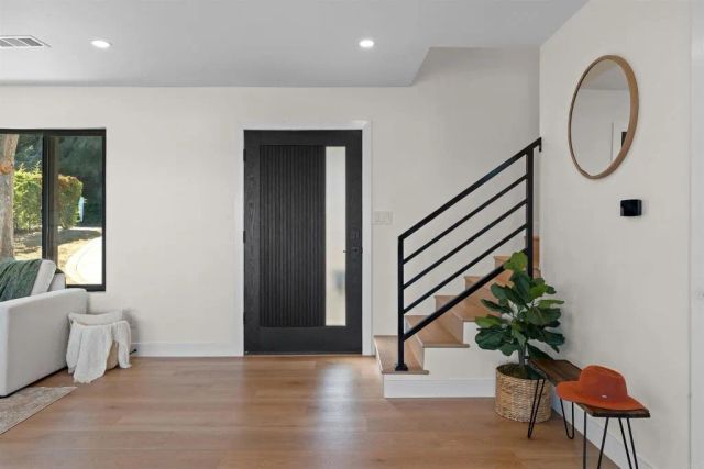 5777 Desert View Dr., La Jolla, CA 92037