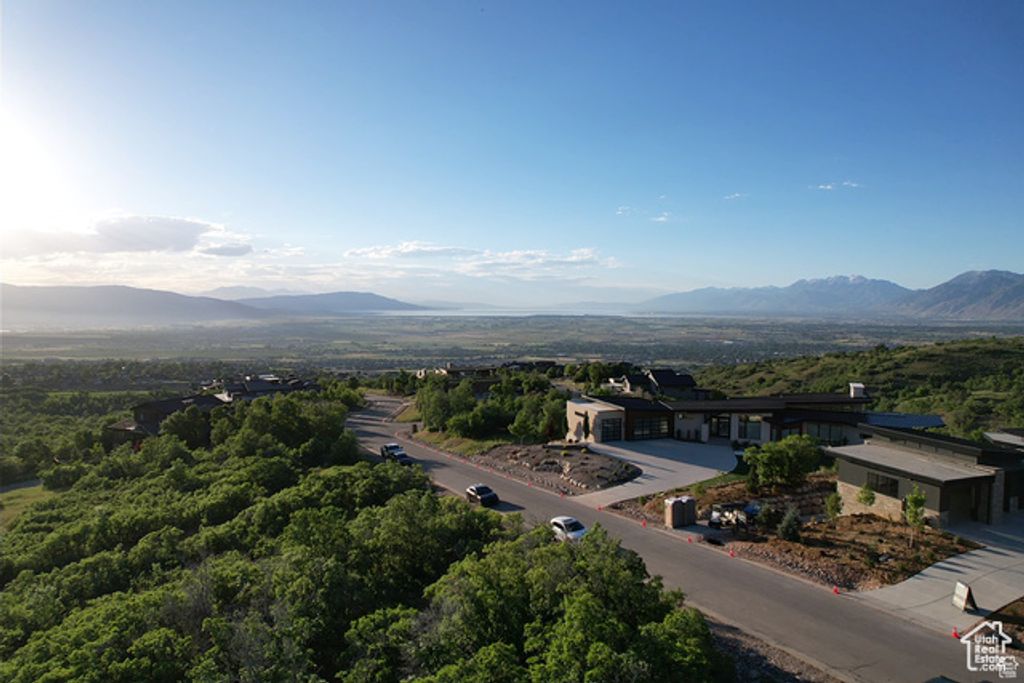 Image 4 of property listing at 826 S Summit Creek Dr Unit 44, Woodland Hills, UT 84653