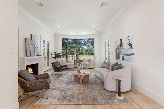31 Hollymead Drive, Spring, TX 77381