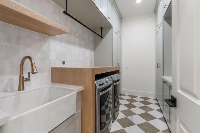 31 Hollymead Drive, Spring, TX 77381